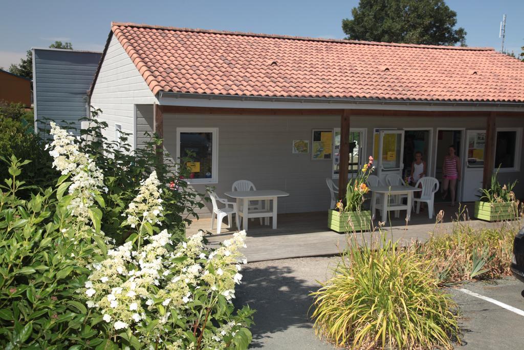Camping Des Rulieres Hotel Saint-Valérien Kültér fotó